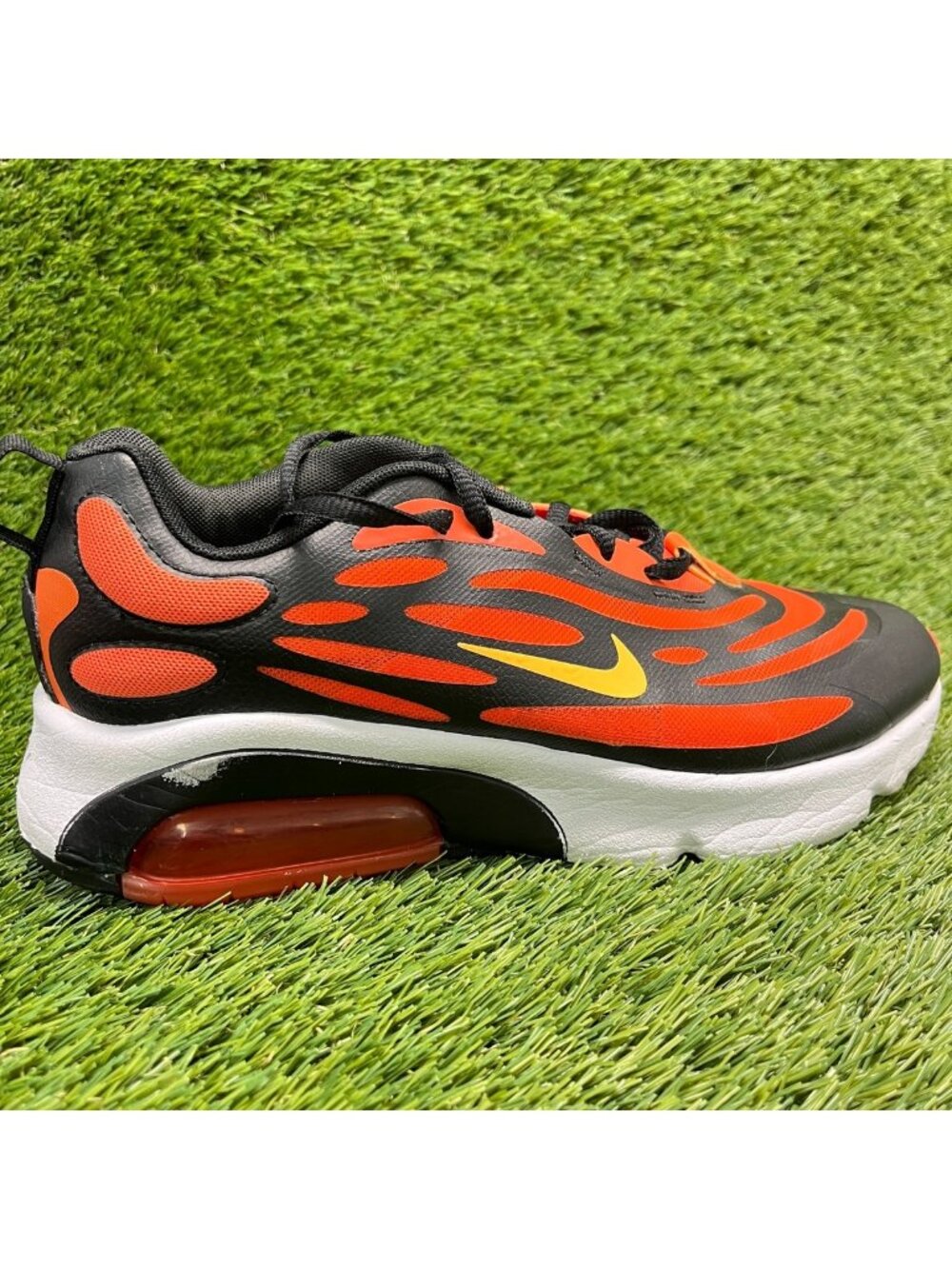 Nike Air Max Exosense Boys Size 7Y Black Orange Athletic Running Shoes Sneakers
